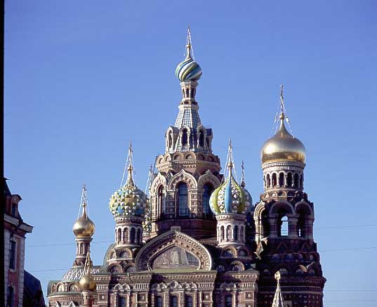 Статуя Самсона и Петропавловская крепость